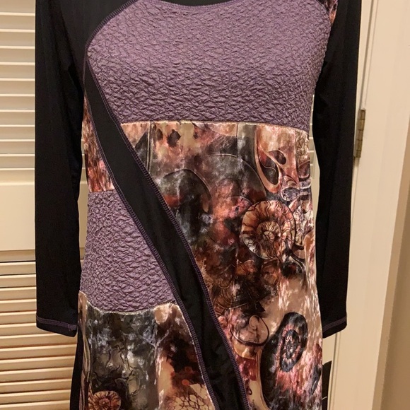 49. Calessa Tunic in Violet Multi - Picture 10 of 14